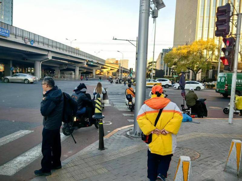北京已有130余处路口试点“非机动车停止线”后移