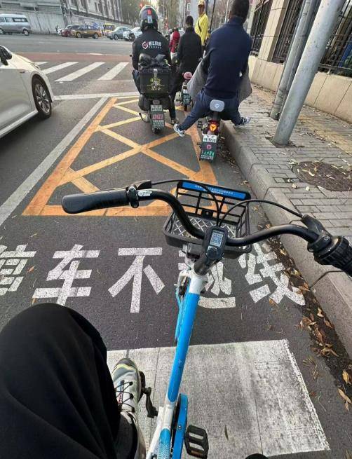 北京已有130余处路口试点“非机动车停止线”后移