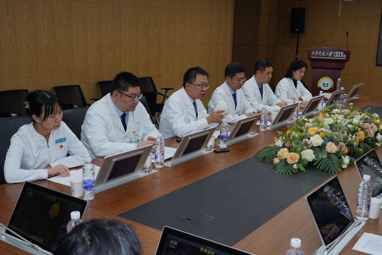 西安交大口腔医院成功实施世界首例颅骨标记物引导机器人辅助移植腓骨重建颌骨种植术