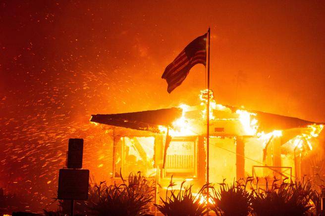 重磅！加州山火成美国噩梦，29人丧生，经济损失超2500亿美元！