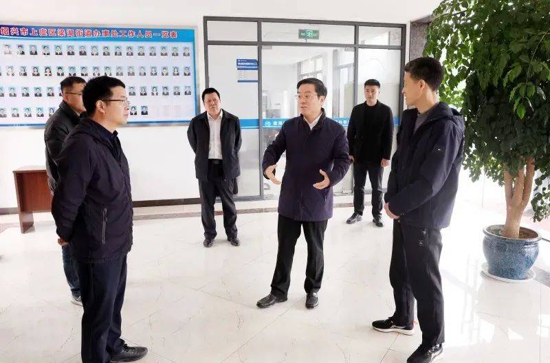 绍兴市委书记暗访，“有的办公室门开着但没人”