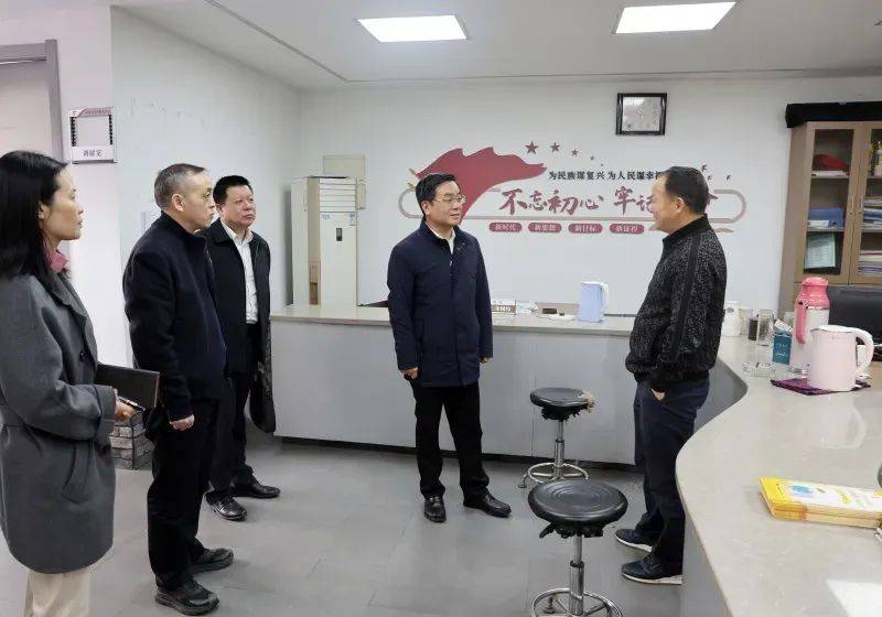绍兴市委书记暗访，“有的办公室门开着但没人”