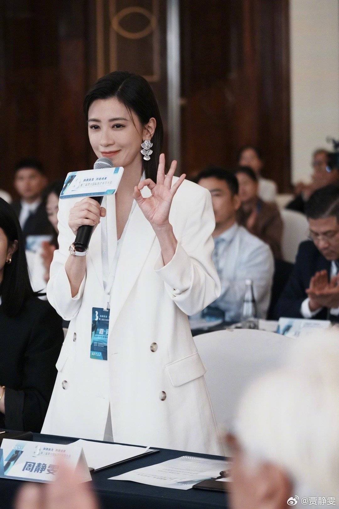 与姚晨“双女主”新剧热播，逆龄生长的贾静雯：40岁是非常美好的年龄