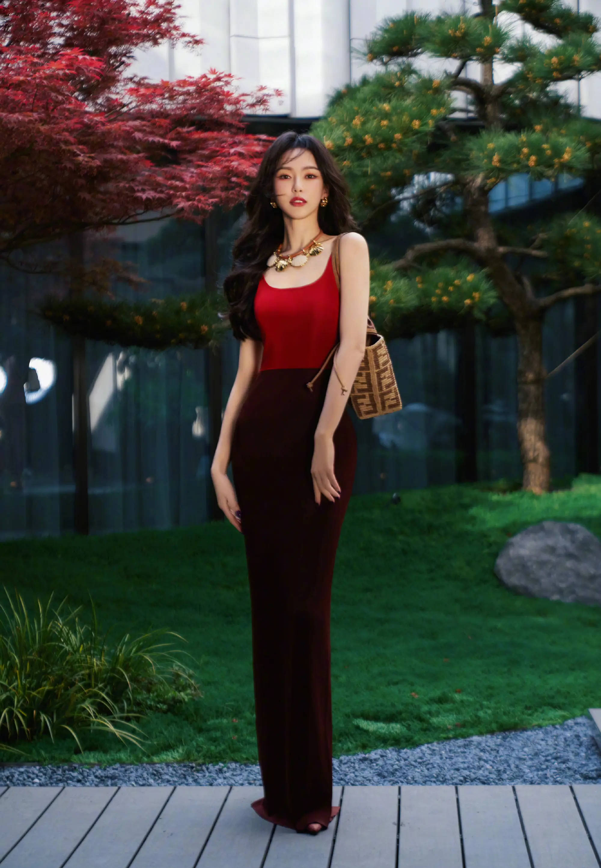 月度最in造型-4月刊：美拉德2.0版本来啦！刘亦菲倪妮热巴纷纷出手，这个春天怎么能少可露丽风
