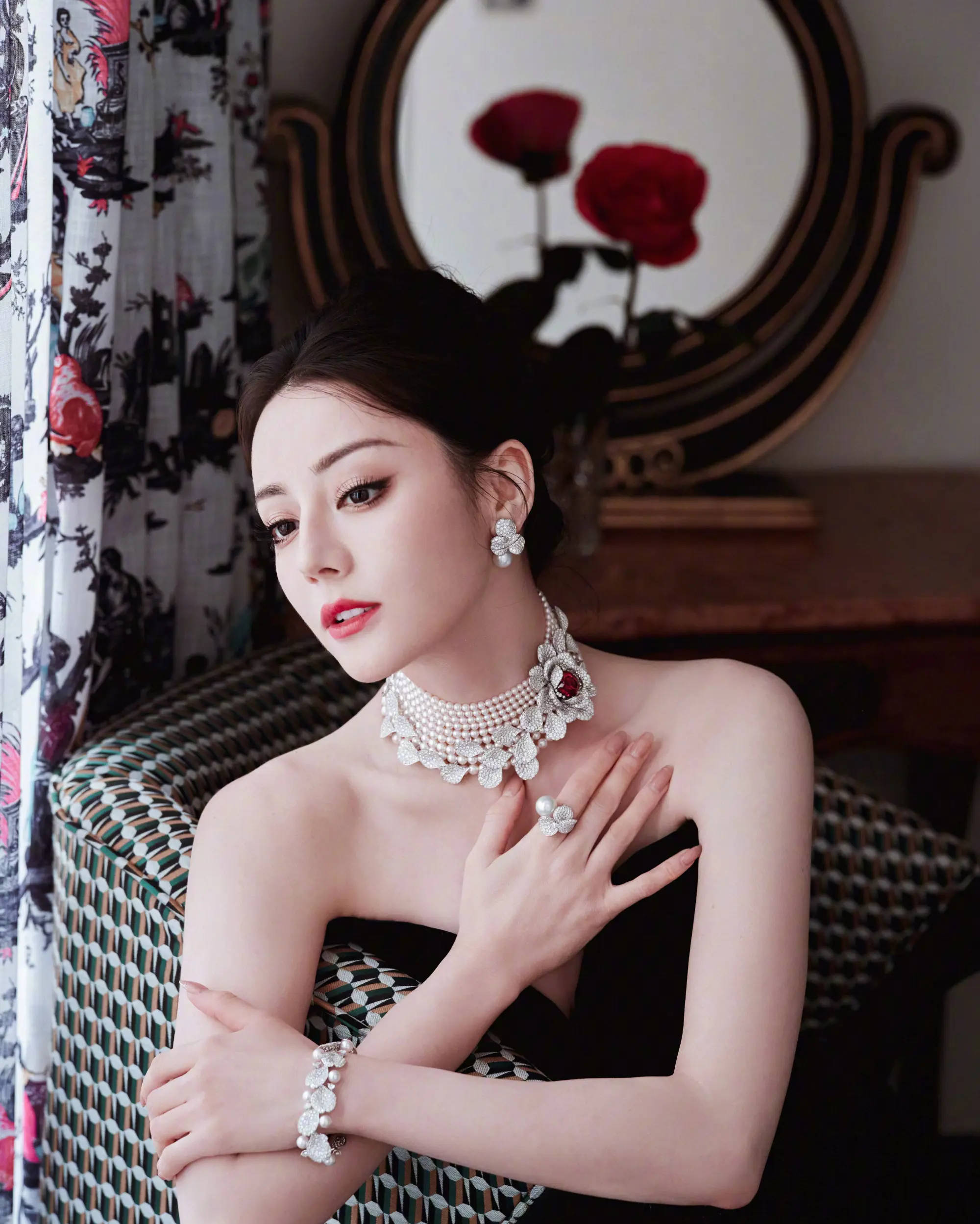 月度最in造型-7月刊：杨颖透视裙诠释女帝归位，热巴化身赫本玫瑰，刘诗诗权欲风攻击力足