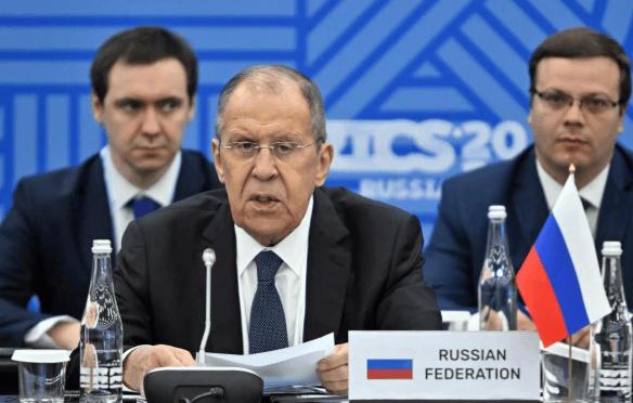 80万大军进逼俄罗斯，俄德冲突在所难免？德军司令当众叫嚣，普京通知全球，局势类似二战前