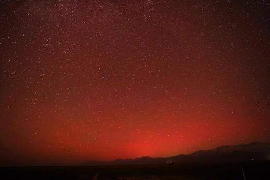 一大波美图来了,他们在我国北方多地拍到了极光!