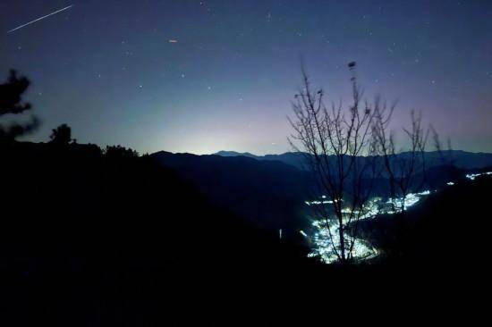 一大波美图来了,他们在我国北方多地拍到了极光!